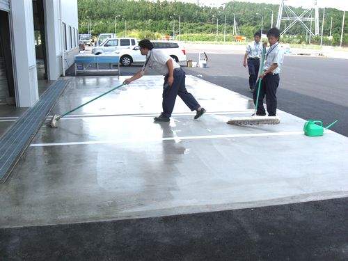 車両検査場